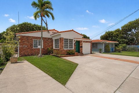 Propiedad comercial en venta en Miami, Florida, 212.56 m2 № 2153765 - foto 2