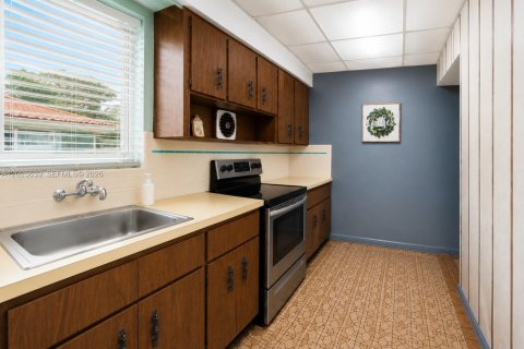 Propiedad comercial en venta en Miami, Florida, 212.56 m2 № 2153765 - foto 4