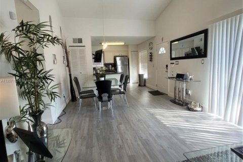 Copropriété à louer à Orlando, Floride: 2 chambres, 88.07 m2 № 1883792 - photo 3