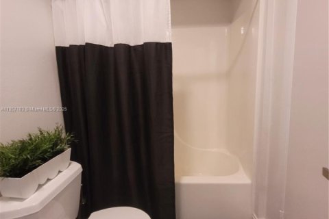 Copropriété à louer à Orlando, Floride: 2 chambres, 88.07 m2 № 1883792 - photo 9