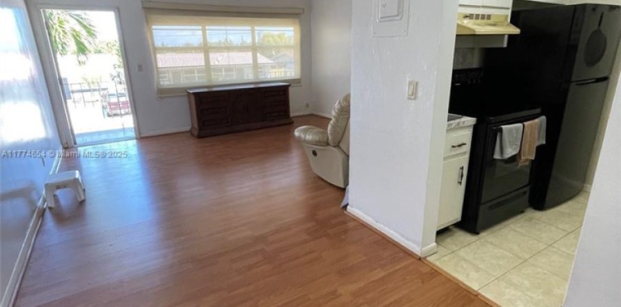 Condominio en Hallandale Beach, Florida, 1 dormitorio  № 1610635