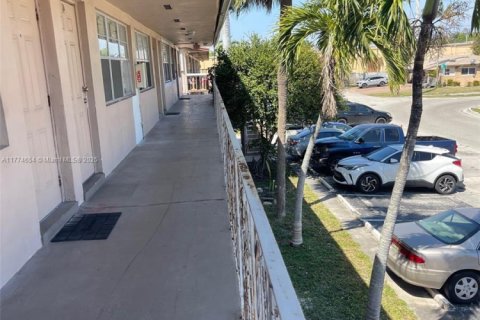 Condominio en venta en Hallandale Beach, Florida, 1 dormitorio, 53.88 m2 № 1610635 - foto 18