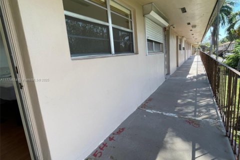 Condominio en venta en Hallandale Beach, Florida, 1 dormitorio, 53.88 m2 № 1610635 - foto 17