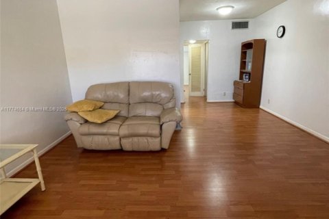 Condominio en venta en Hallandale Beach, Florida, 1 dormitorio, 53.88 m2 № 1610635 - foto 25