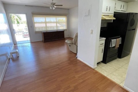 Condominio en venta en Hallandale Beach, Florida, 1 dormitorio, 53.88 m2 № 1610635 - foto 22