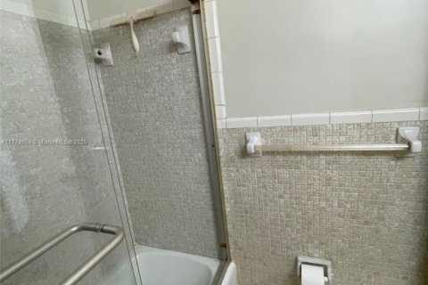 Condominio en venta en Hallandale Beach, Florida, 1 dormitorio, 53.88 m2 № 1610635 - foto 11