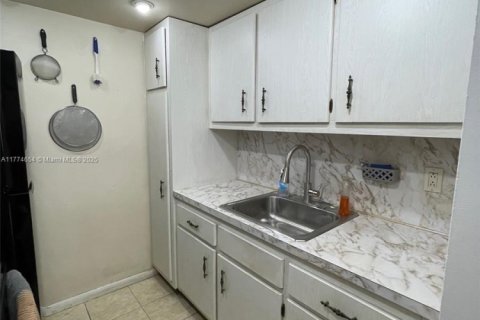 Condominio en venta en Hallandale Beach, Florida, 1 dormitorio, 53.88 m2 № 1610635 - foto 28