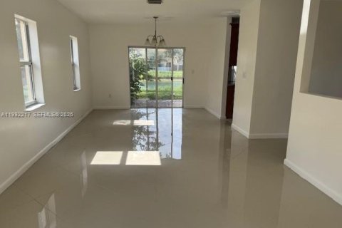 Купить виллу или дом в Хомстед, Флорида 3 спальни, 195м2, № 2052698 - фото 8