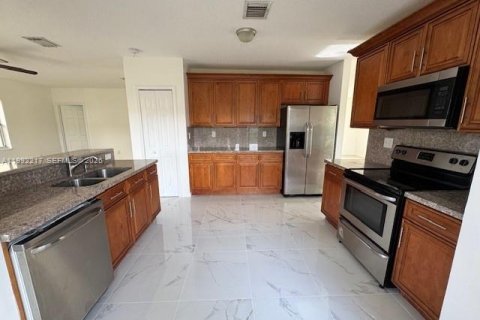 Купить виллу или дом в Хомстед, Флорида 3 спальни, 195м2, № 2052698 - фото 6