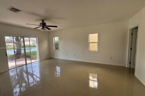 Купить виллу или дом в Хомстед, Флорида 3 спальни, 195м2, № 2052698 - фото 10