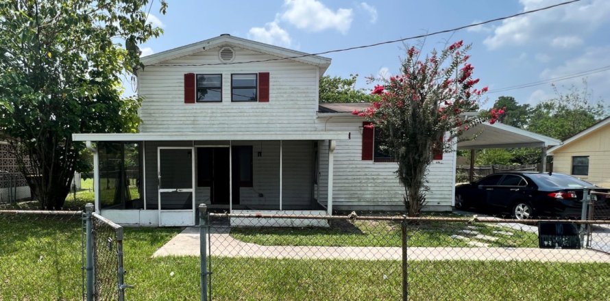 House in Jacksonville, Florida 4 bedrooms, 143.07 sq.m. № 885598