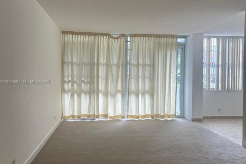 Condominio en venta en Sunny Isles Beach, Florida, 1 dormitorio, 102.56 m2 № 1989704 - foto 11