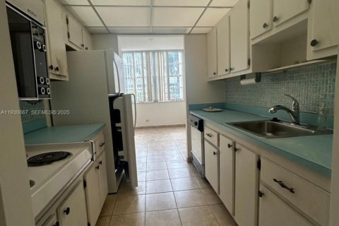 Condominio en venta en Sunny Isles Beach, Florida, 1 dormitorio, 102.56 m2 № 1989704 - foto 8