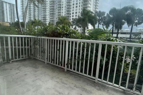 Condominio en venta en Sunny Isles Beach, Florida, 1 dormitorio, 102.56 m2 № 1989704 - foto 16