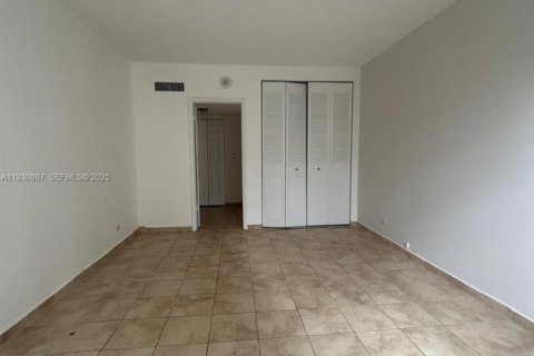 Condominio en venta en Sunny Isles Beach, Florida, 1 dormitorio, 102.56 m2 № 1989704 - foto 13