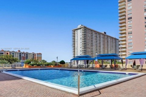 Condominio en venta en Sunny Isles Beach, Florida, 1 dormitorio, 102.56 m2 № 1989704 - foto 3