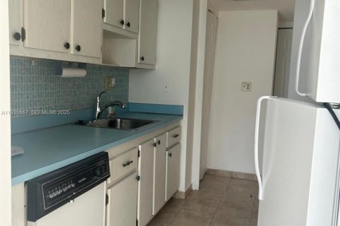 Condominio en venta en Sunny Isles Beach, Florida, 1 dormitorio, 102.56 m2 № 1989704 - foto 9