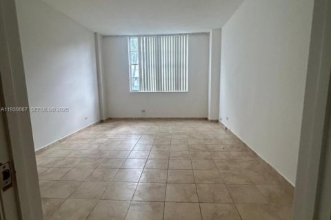 Condominio en venta en Sunny Isles Beach, Florida, 1 dormitorio, 102.56 m2 № 1989704 - foto 14