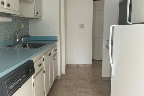 Condominio en venta en Sunny Isles Beach, Florida, 1 dormitorio, 102.56 m2 № 1989704 - foto 7