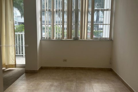 Condominio en venta en Sunny Isles Beach, Florida, 1 dormitorio, 102.56 m2 № 1989704 - foto 6