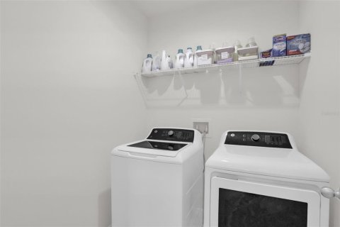 House in Mount Dora, Florida 3 bedrooms, 153.38 sq.m. № 2348092 - photo 23