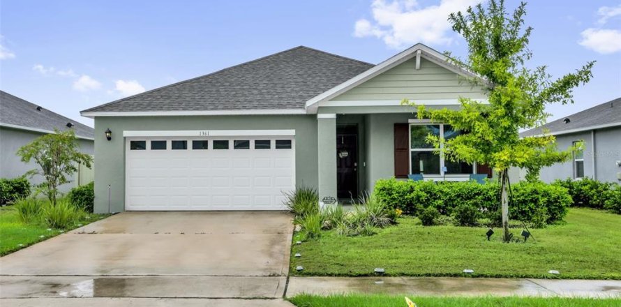 House in Mount Dora, Florida 3 bedrooms, 153.38 sq.m. № 2348092