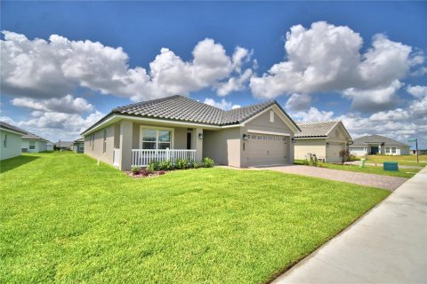 Villa ou maison à vendre à Auburndale, Floride: 3 chambres, 183.02 m2 № 2102184 - photo 2