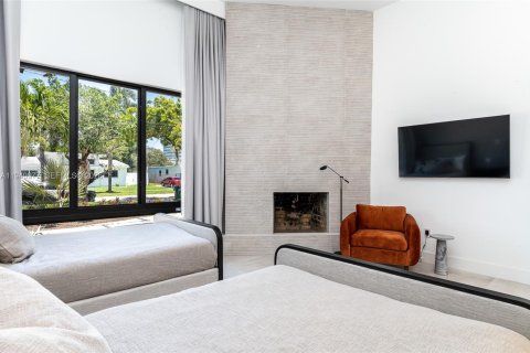 Casa en alquiler en Miami, Florida, 5 dormitorios, 289.39 m2 № 2059940 - foto 25