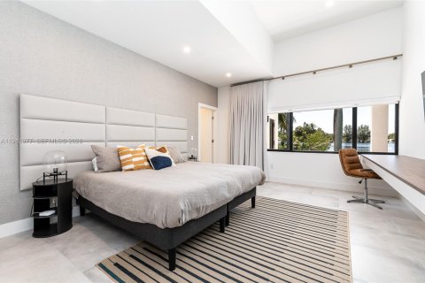 Casa en alquiler en Miami, Florida, 5 dormitorios, 289.39 m2 № 2059940 - foto 20