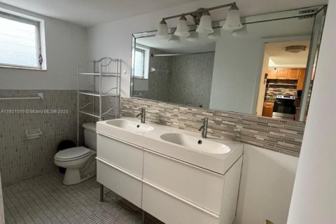 Condominio en alquiler en Miami, Florida, 1 dormitorio, 84.45 m2 № 1975207 - foto 7