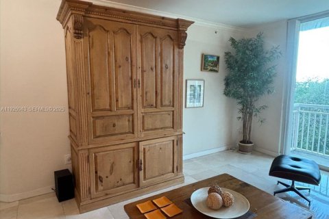 Снять в аренду кондоминиум в Майами, Флорида 1 спальня, 70.61м2, № 1986343 - фото 3