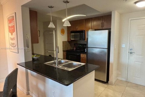 Снять в аренду кондоминиум в Майами, Флорида 1 спальня, 70.61м2, № 1986343 - фото 4