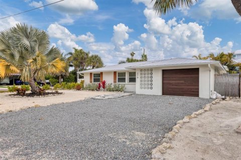 House in Anna Maria, Florida 3 bedrooms, 123.19 sq.m. № 2117060 - photo 3