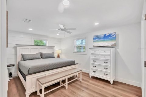 House in Anna Maria, Florida 3 bedrooms, 123.19 sq.m. № 2117060 - photo 30
