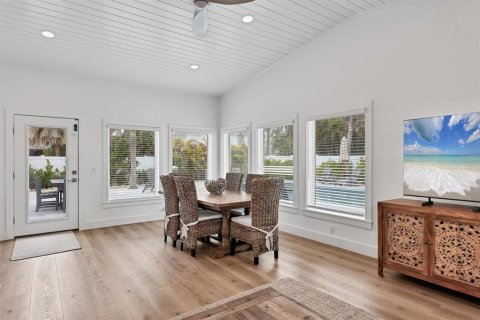 House in Anna Maria, Florida 3 bedrooms, 123.19 sq.m. № 2117060 - photo 20