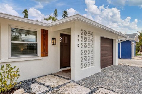 House in Anna Maria, Florida 3 bedrooms, 123.19 sq.m. № 2117060 - photo 6