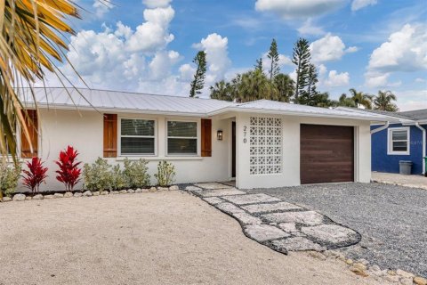 House in Anna Maria, Florida 3 bedrooms, 123.19 sq.m. № 2117060 - photo 4