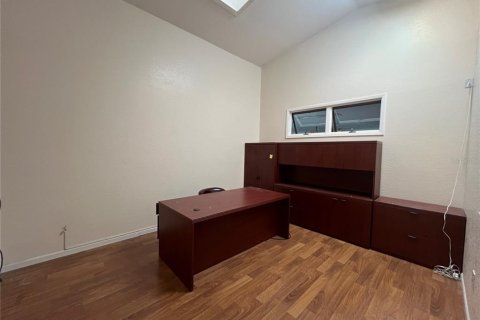 Propiedad comercial en venta en New Port Richey, Florida, 271.27 m2 № 1590593 - foto 15