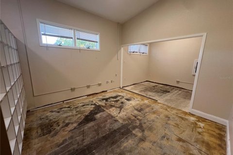 Propiedad comercial en venta en New Port Richey, Florida, 271.27 m2 № 1590593 - foto 16
