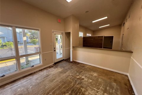 Propiedad comercial en venta en New Port Richey, Florida, 271.27 m2 № 1590593 - foto 8
