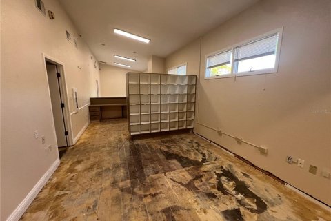 Propiedad comercial en venta en New Port Richey, Florida, 271.27 m2 № 1590593 - foto 11