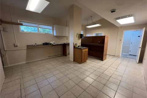 Propiedad comercial en venta en New Port Richey, Florida, 271.27 m2 № 1590593 - foto 14
