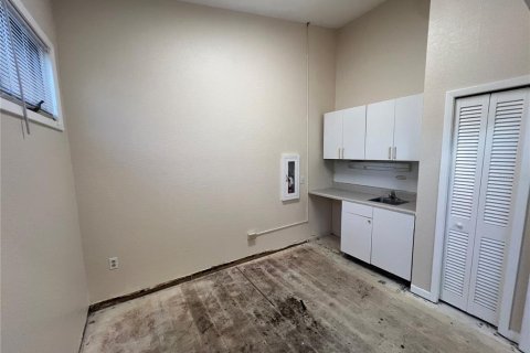 Propiedad comercial en venta en New Port Richey, Florida, 271.27 m2 № 1590593 - foto 10