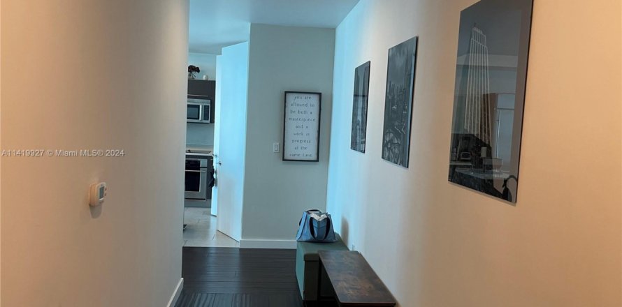 Condominio en Miami, Florida, 1 dormitorio № 1985159