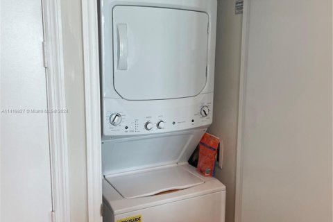 Condominio en venta en Miami, Florida, 1 dormitorio, 74.6 m2 № 1985159 - foto 24