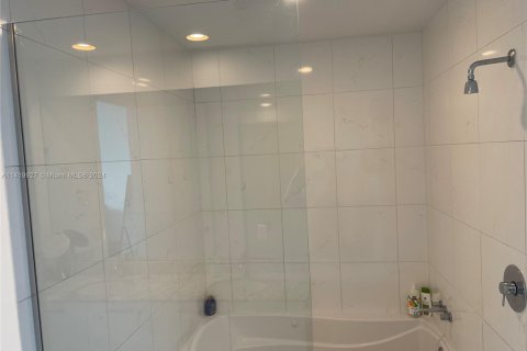 Condominio en venta en Miami, Florida, 1 dormitorio, 74.6 m2 № 1985159 - foto 22