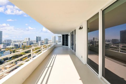 Apartment in Miami, Florida 2 bedrooms, 130.43 sq.m. № 2027424 - photo 29