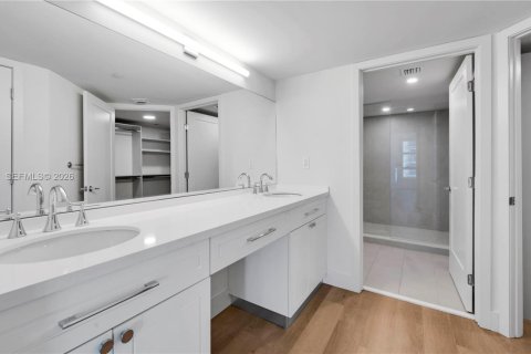 Apartment in Miami, Florida 2 bedrooms, 130.43 sq.m. № 2027424 - photo 14