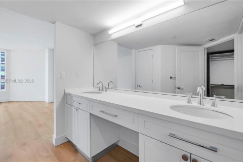 Apartment in Miami, Florida 2 bedrooms, 130.43 sq.m. № 2027424 - photo 15