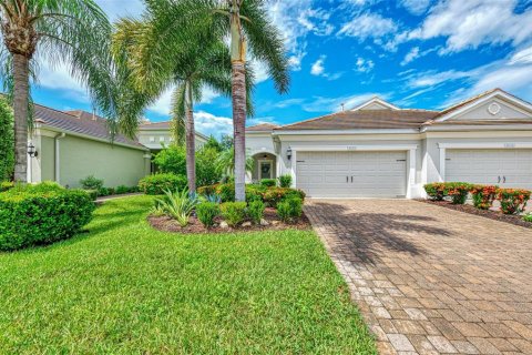 House in Bradenton, Florida 2 bedrooms, 141.68 sq.m. № 2369680